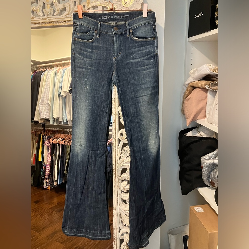 CITIZENS OF HUMANITY | Charlie Mid Rise Super Flare Jeans in Dizzy - Picture 4 of 9